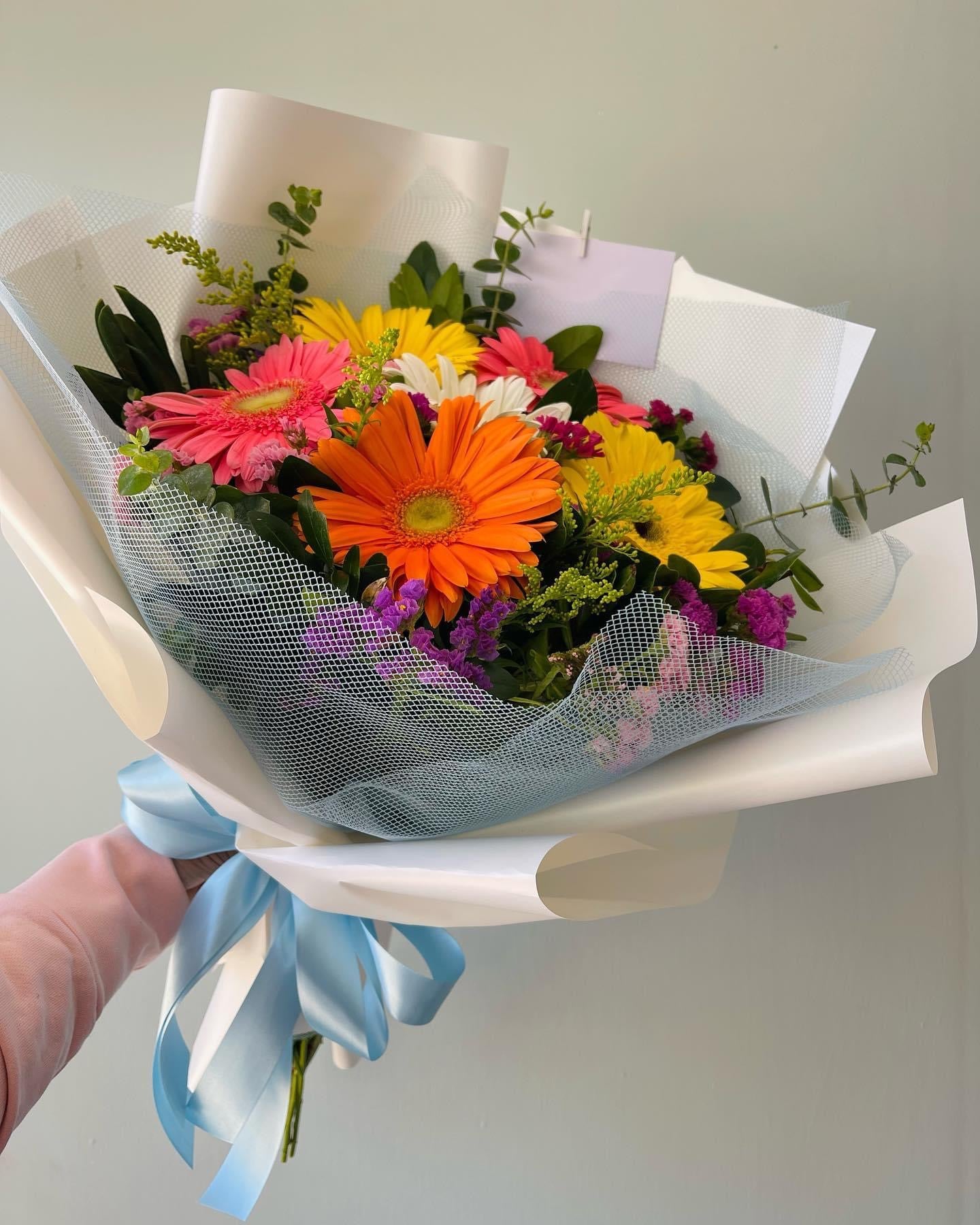 6 Gerberas
