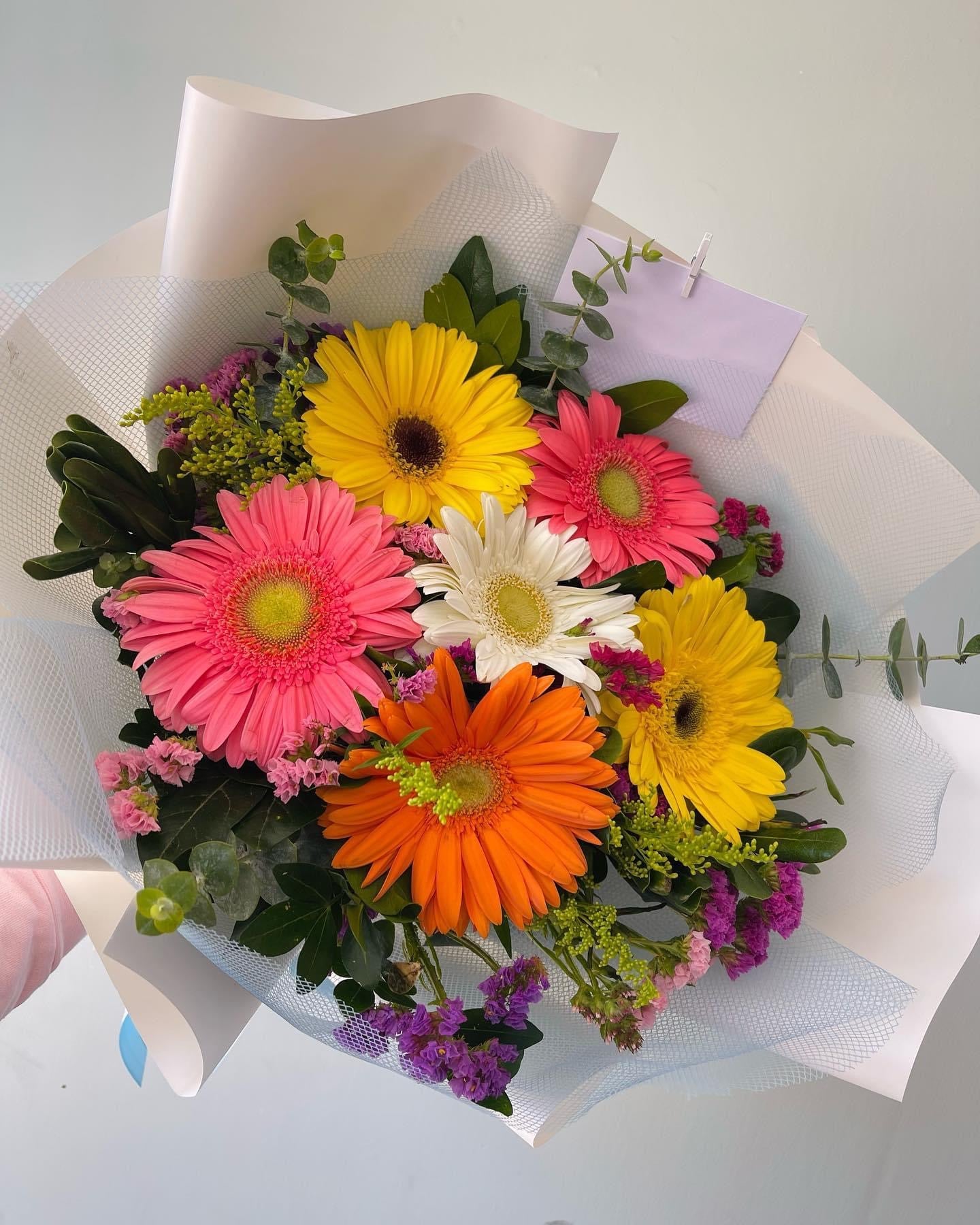 6 Gerberas